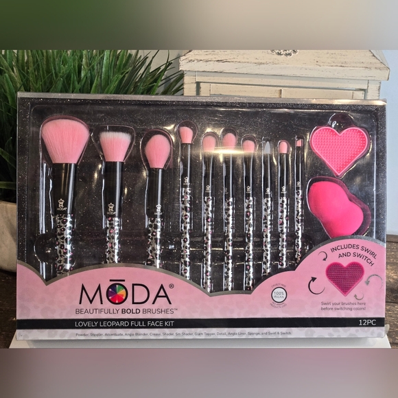 Moda Leopard Print Makeup Brush Kit - Picture 3 of 4